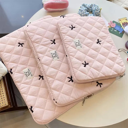 Cute Bow Graphic Laptop Bag & Tablet Sleeve Case – Soft Protective Cover for 11, 13.3, 14, 15.6 Inch MacBook Air/Pro, Xiaomi, Lenovo, Dell Notebooks