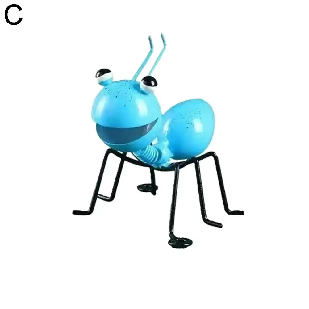 تمثال نملة حديدي فني مكون من 4 قطع، يُستخدم كديكور للحديقة أو كحامل، مناسب لتزيين الفناء الخارجي أو الحديقة أو كقطعة ديكور منزلية أو مكتبية. 