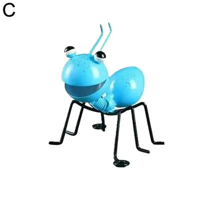 تمثال نملة حديدي فني مكون من 4 قطع، يُستخدم كديكور للحديقة أو كحامل، مناسب لتزيين الفناء الخارجي أو الحديقة أو كقطعة ديكور منزلية أو مكتبية. 