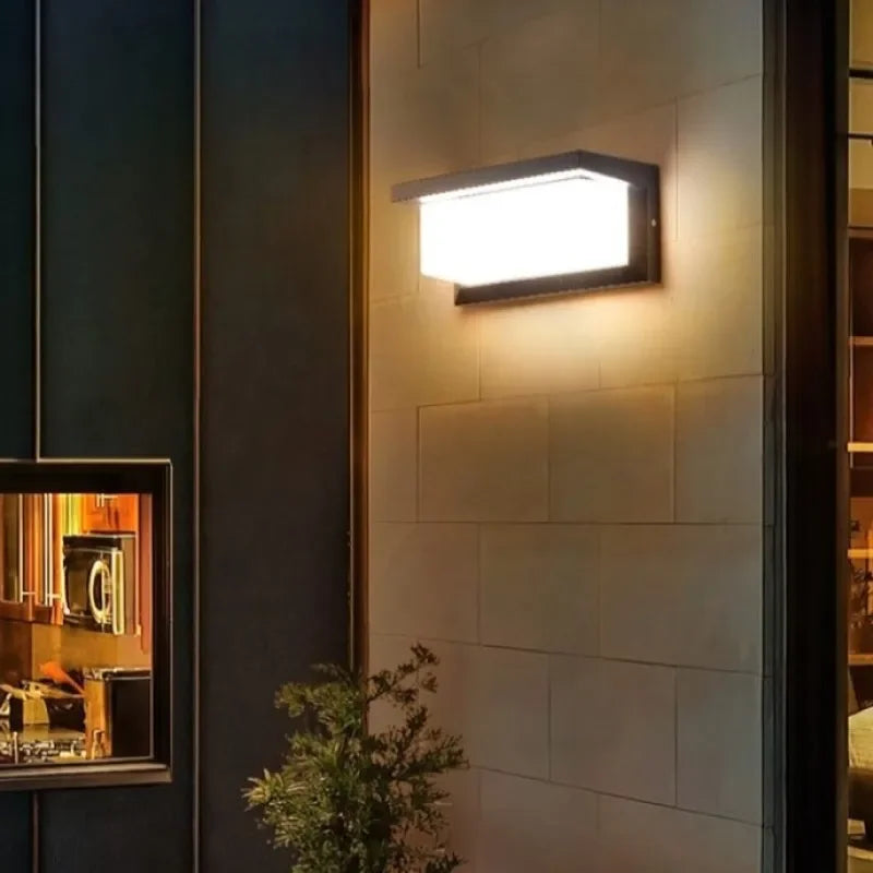 مصباح جداري خارجي LED بقوة 24 واط مزود بمستشعر حركة - مصباح حديقة مقاوم للماء بمعيار IP65 للممرات والباحات والمداخل