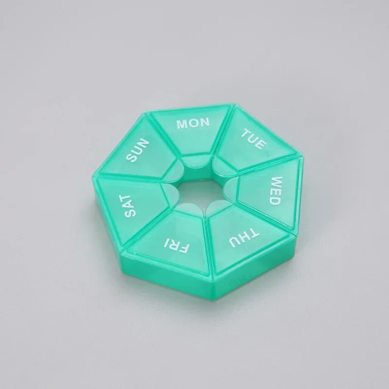 منظم حبوب صغير لمدة 7 أيام – علبة حبوب أسبوعية صغيرة محمولة للسفر والفيتامينات والأدوية