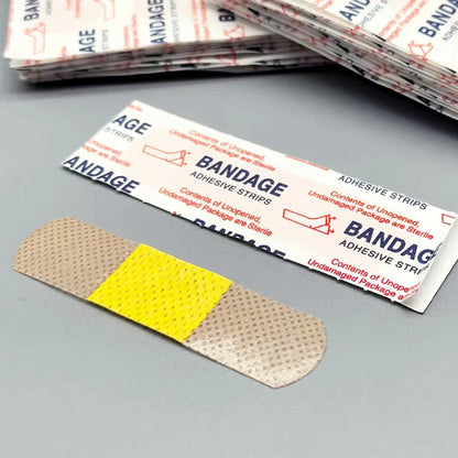 50/100 قطعة من ضمادات لاصقة مقاومة للماء وجيدة التهوية لوقف النزيف، ضمادات شاش طبي للإسعافات الأولية. 